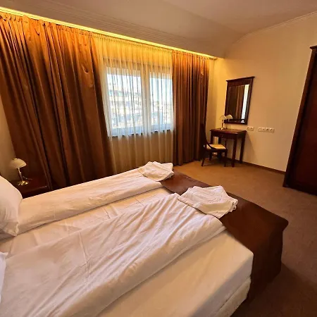 Great In Downtown Daire